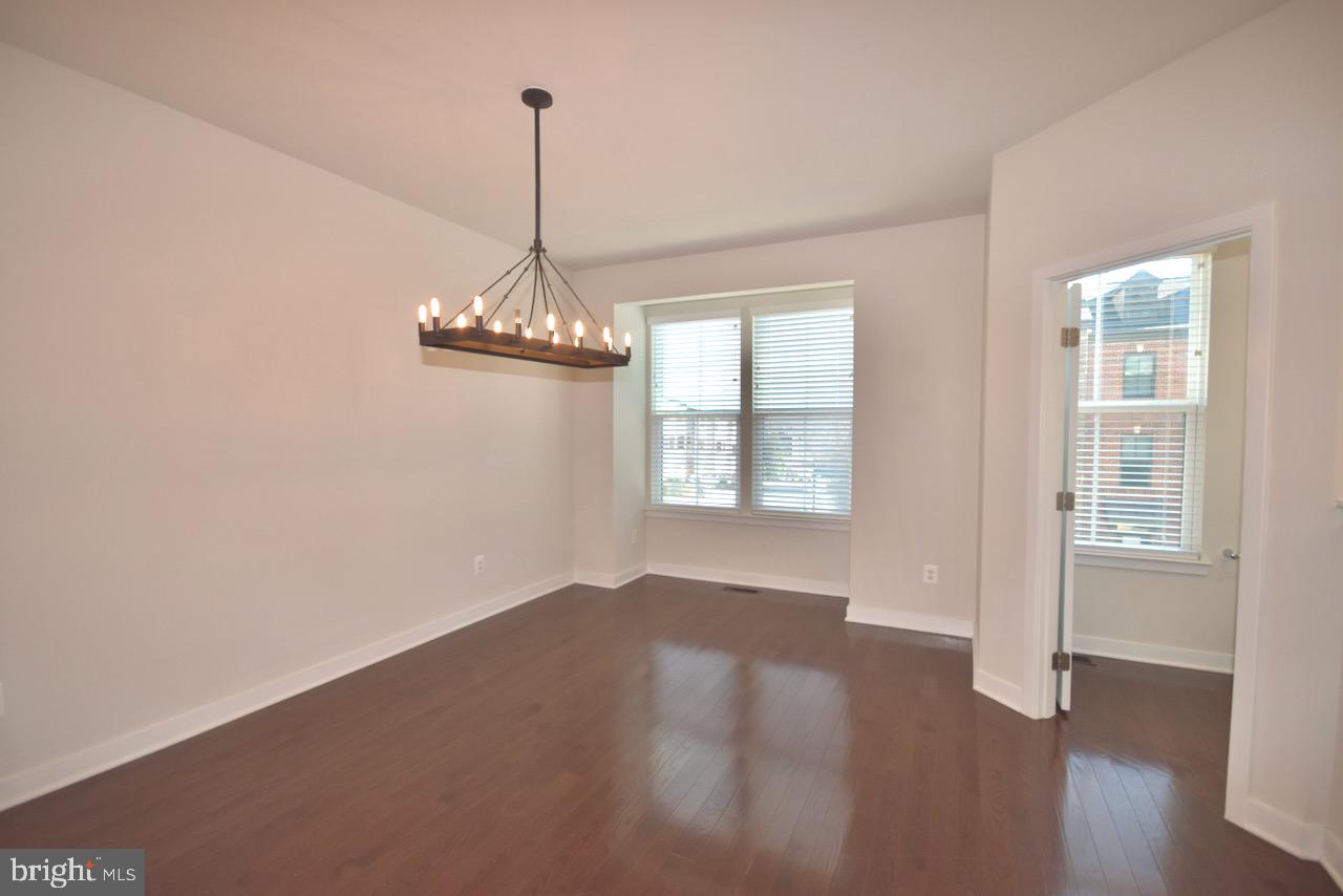 METRO ROW - Residential