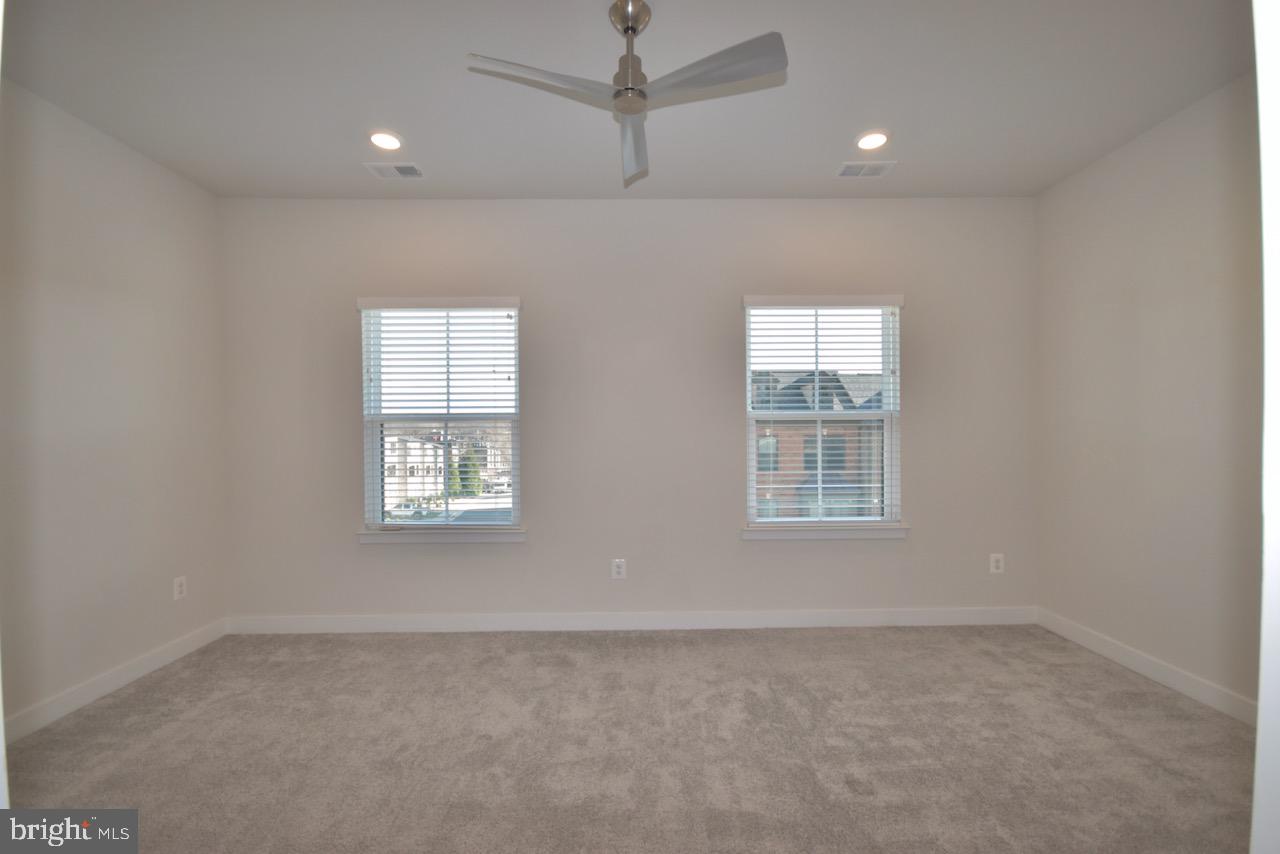 METRO ROW - Residential