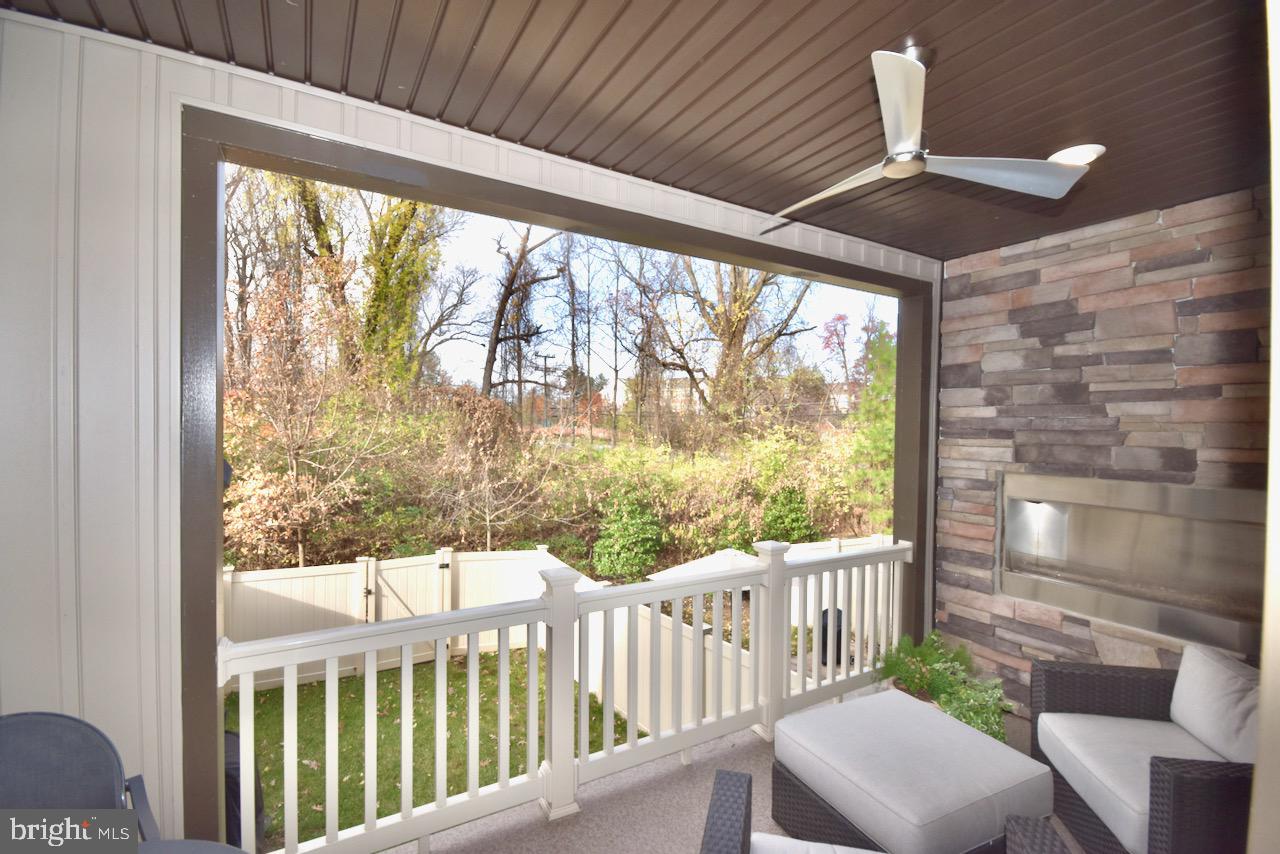 METRO ROW - Residential