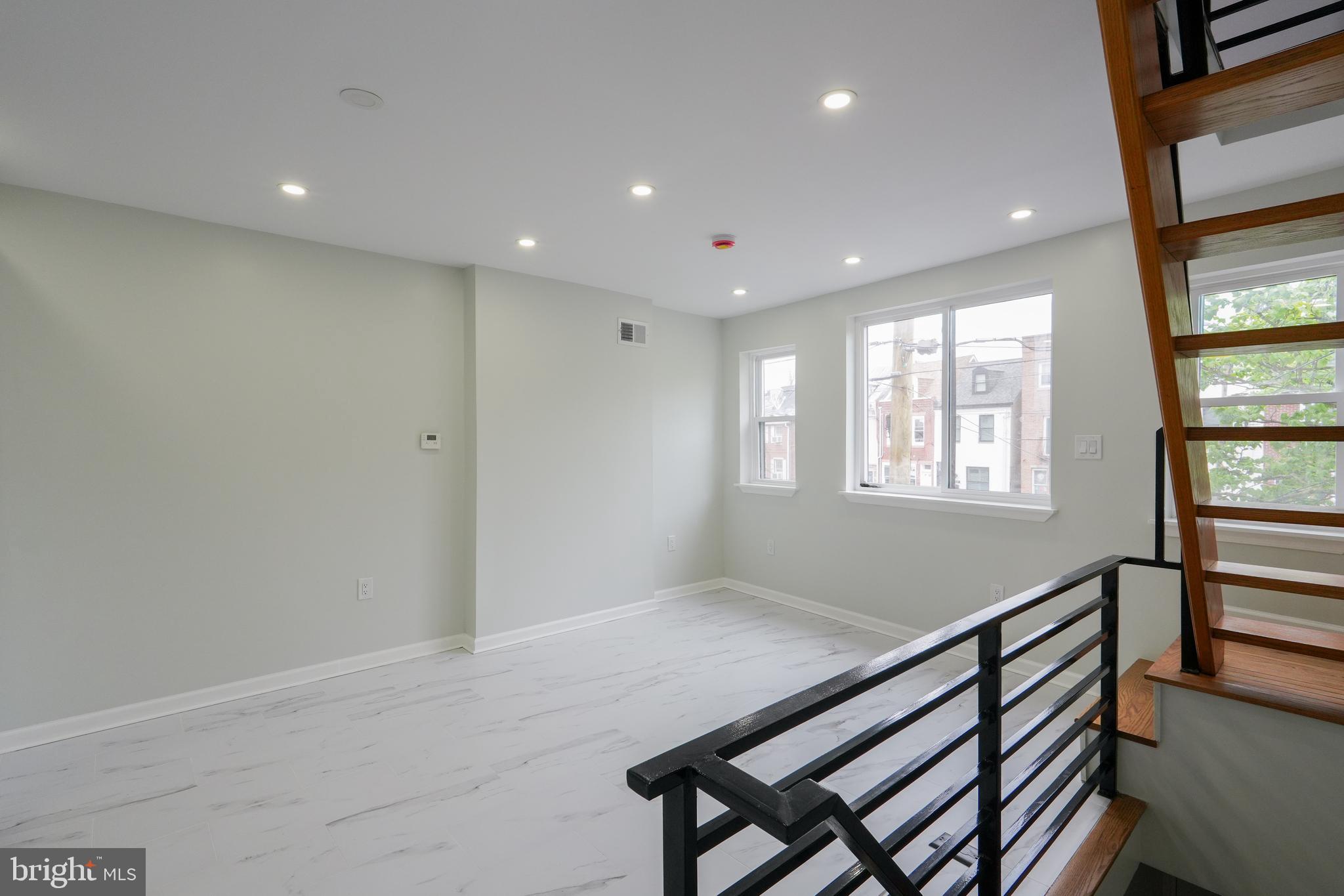 1236 E MOYAMENSING AVENUE