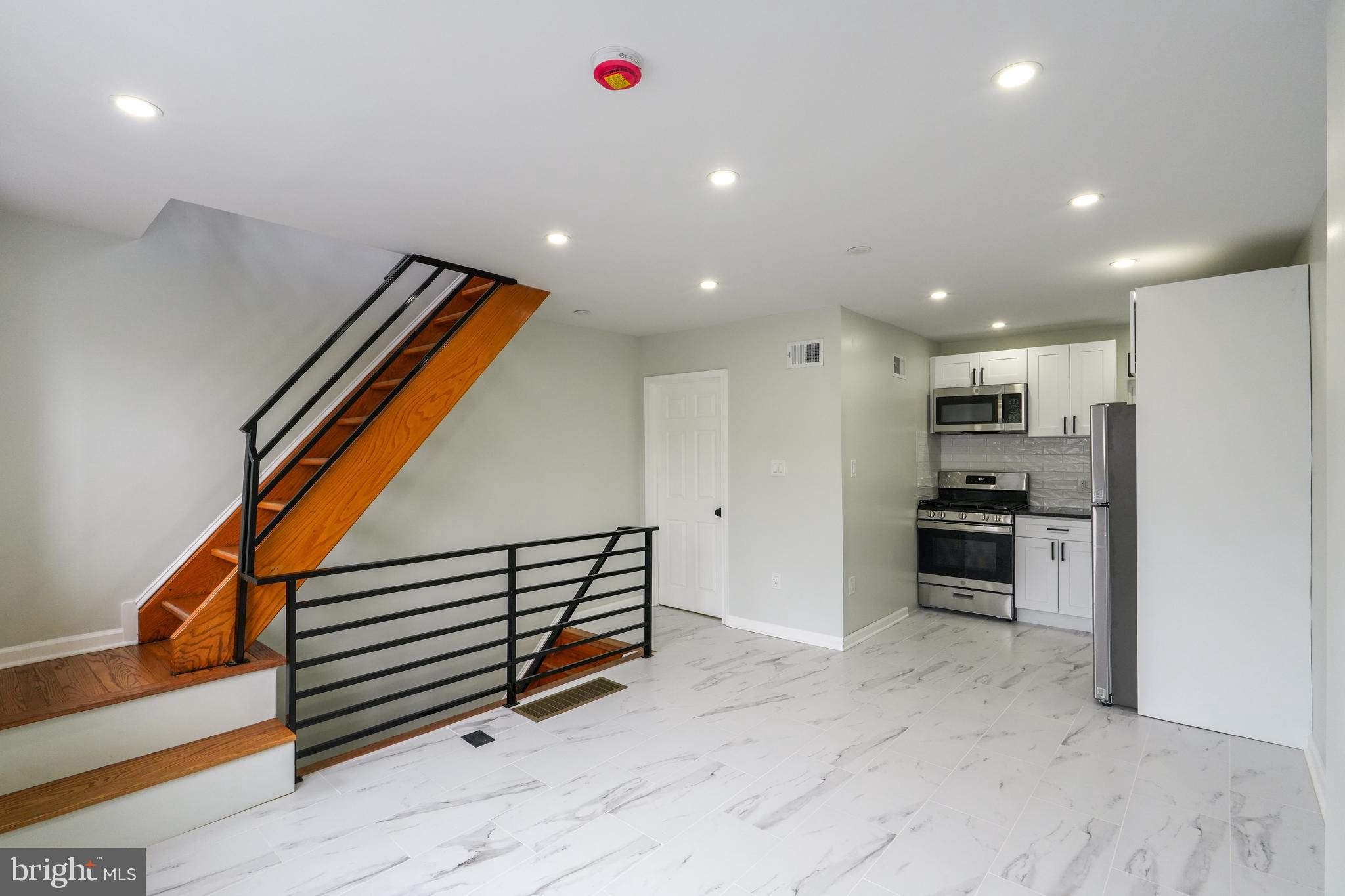 1236 E MOYAMENSING AVENUE