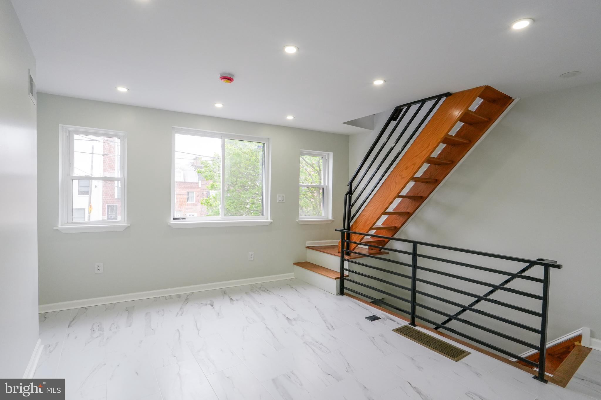 1236 E MOYAMENSING AVENUE