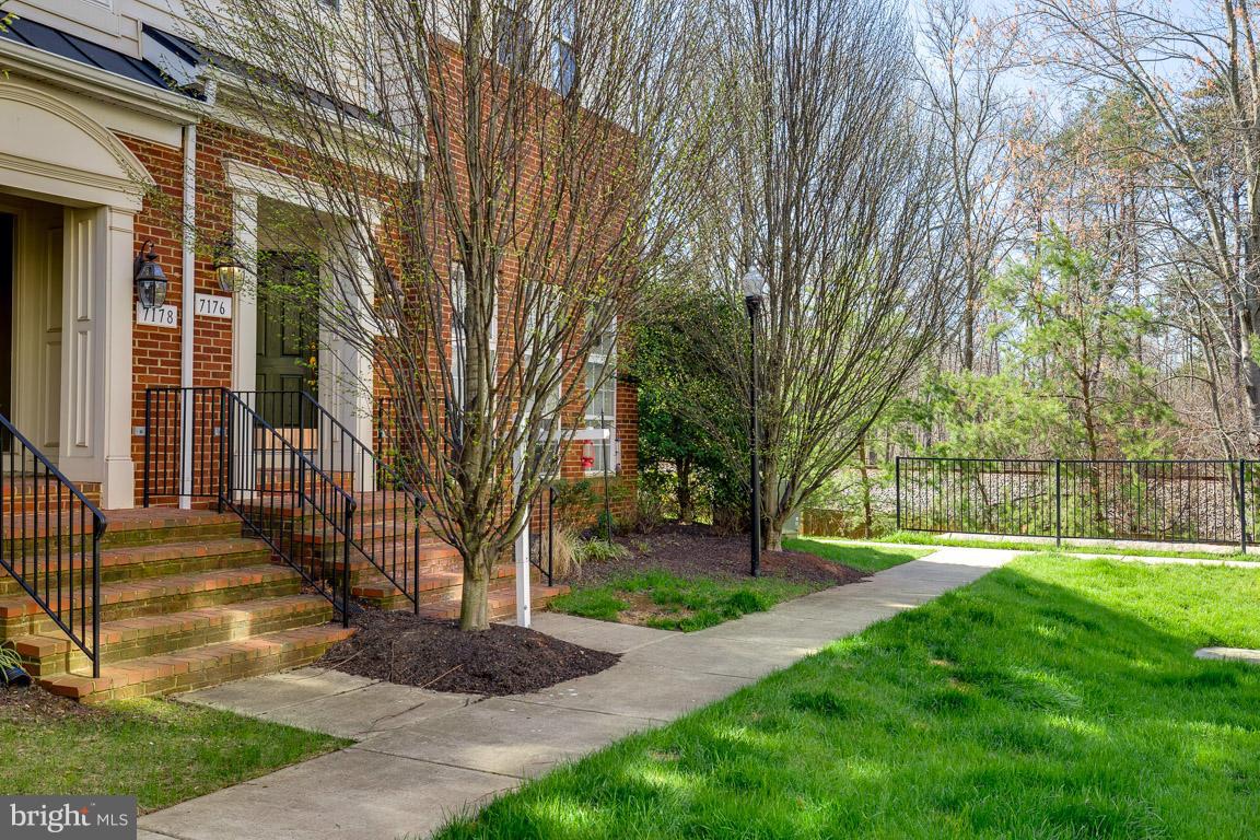THE TOWNES AT VILLAGE PLACE - Residential