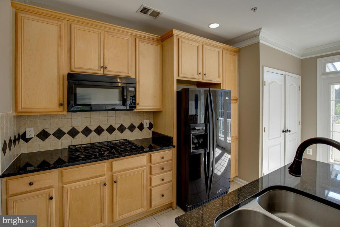 THE TOWNES AT VILLAGE PLACE - Residential