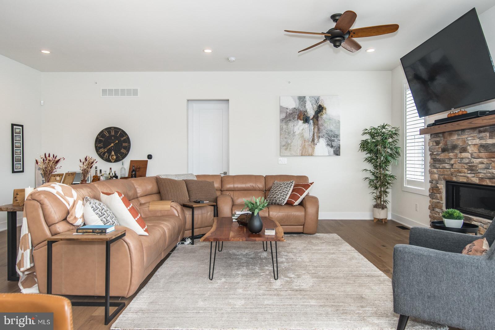 ENCLAVE AT THE PROMENADE - Residential