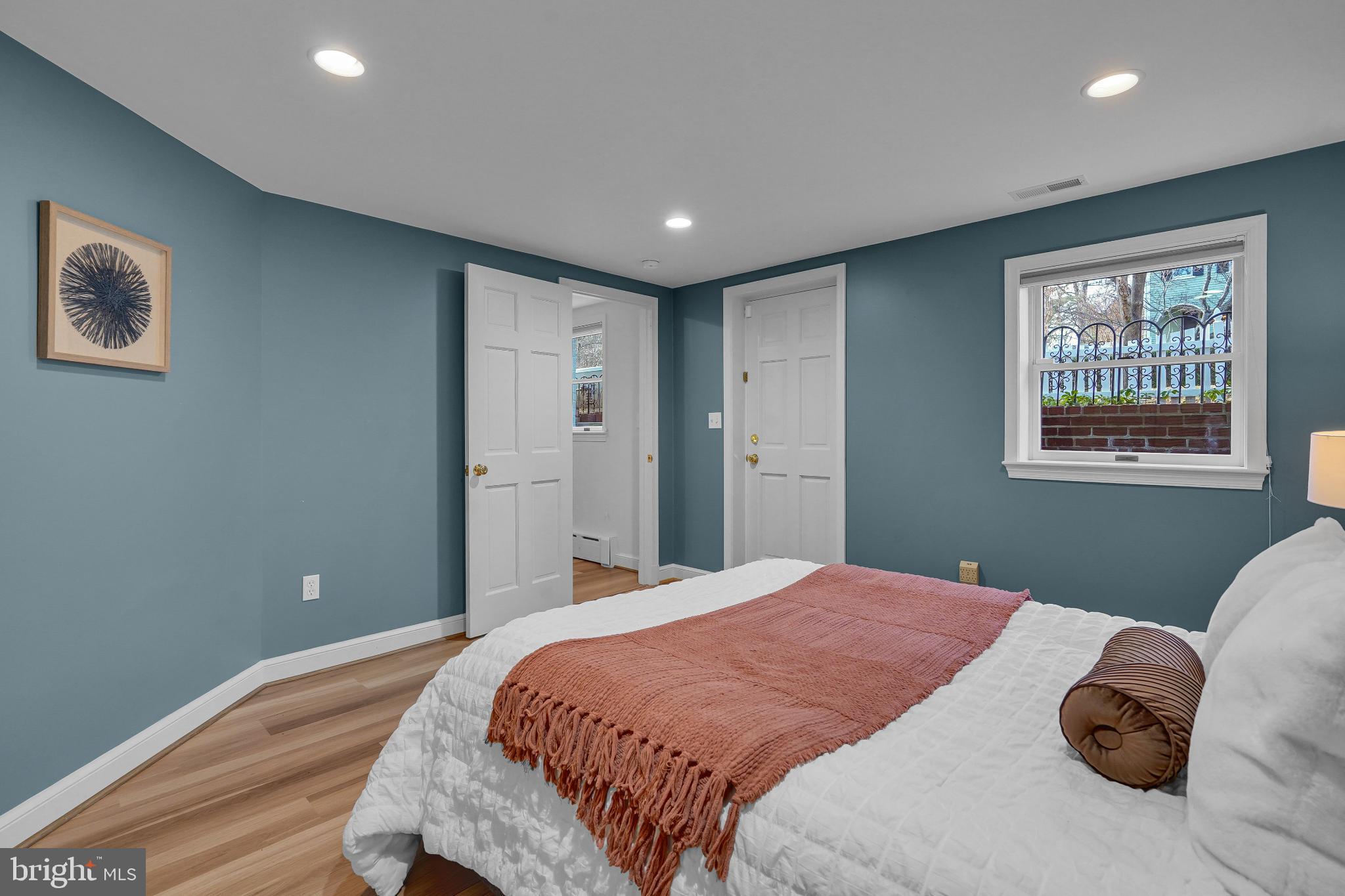 KENSINGTON - Residential