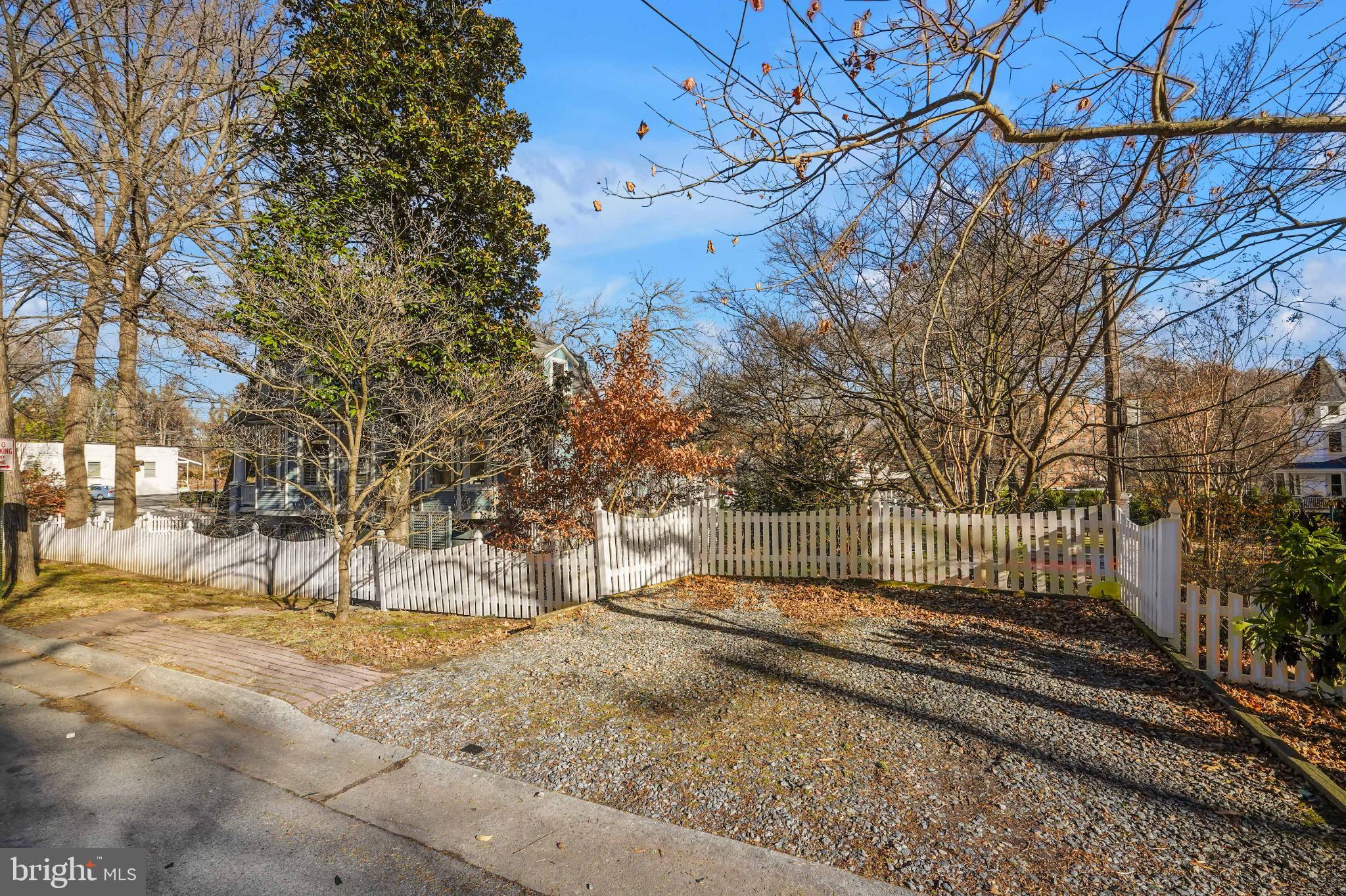 KENSINGTON - Residential