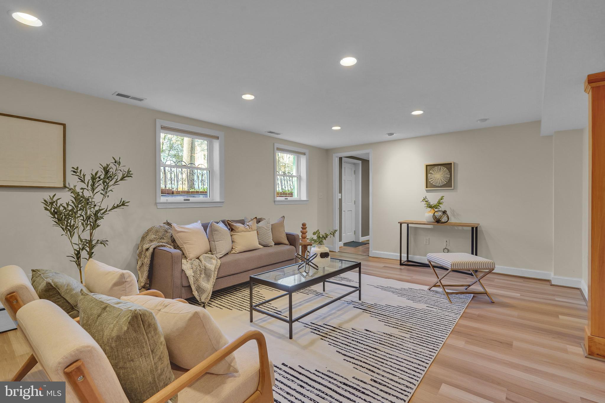 KENSINGTON - Residential