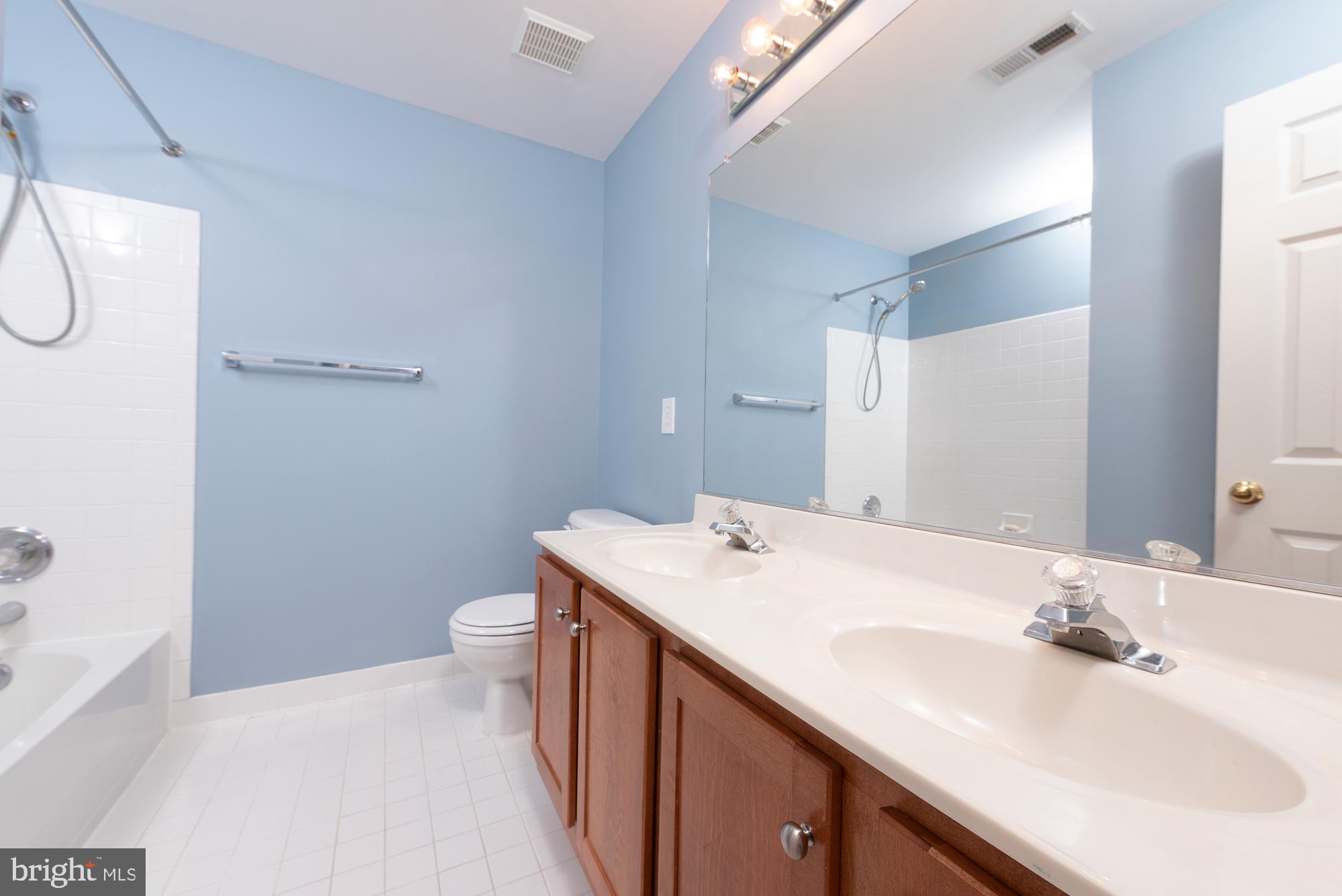 SOUTH RIDING - Residential Lease