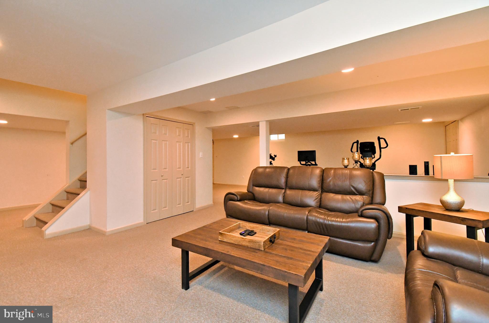 NORTHAMPTON CROSSG - Residential