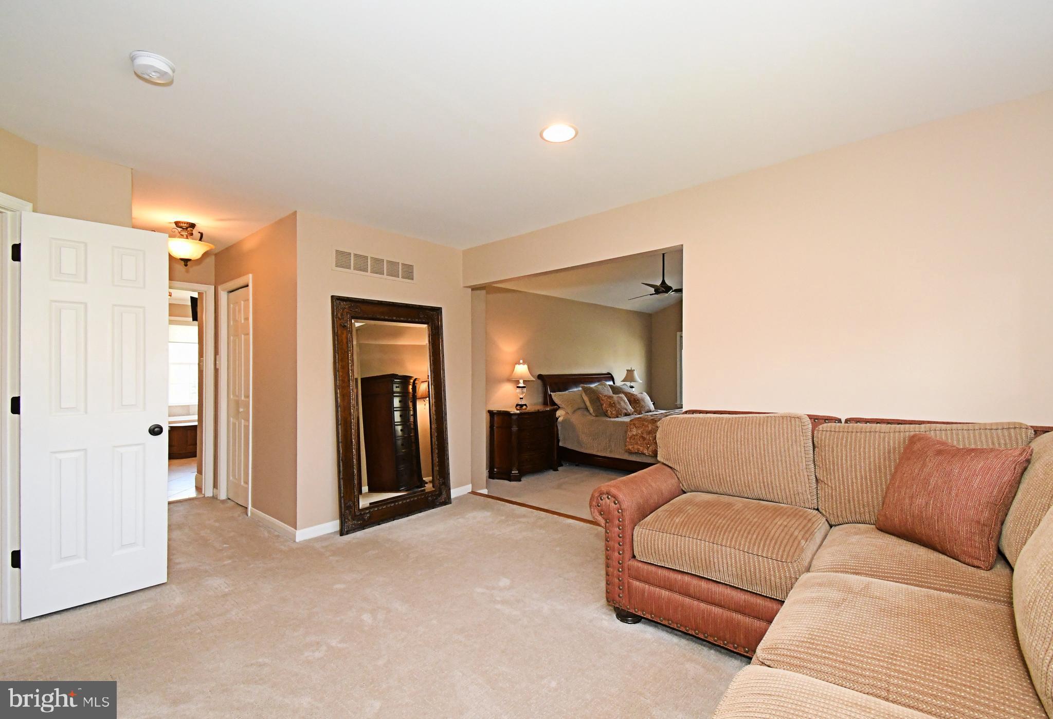 NORTHAMPTON CROSSG - Residential