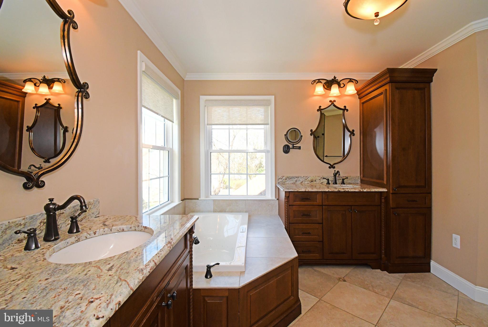 NORTHAMPTON CROSSG - Residential