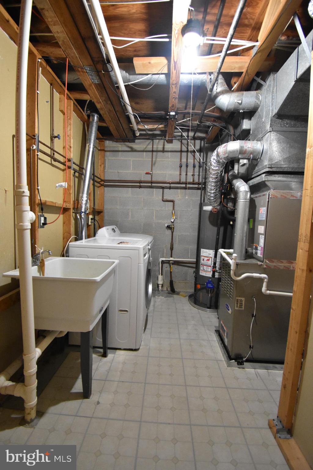 LOVETON FARMS - Residential Lease