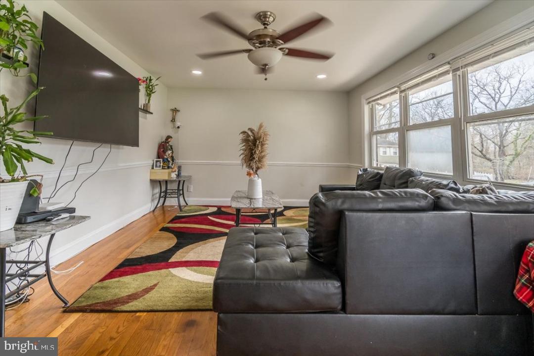 FOREST KNOLLS - Residential