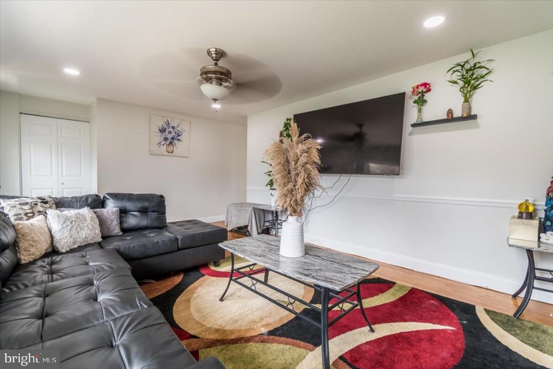 FOREST KNOLLS - Residential