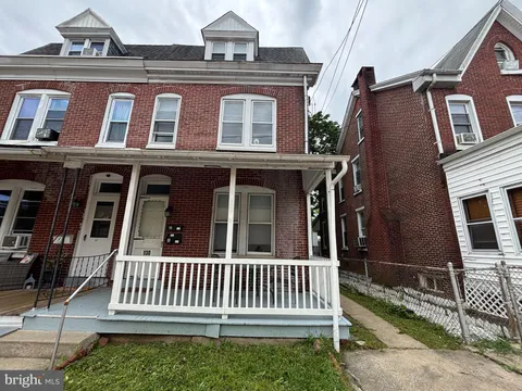 130 E Fourth Street Unit 2, Pottstown, PA MLS: PAMC2147218