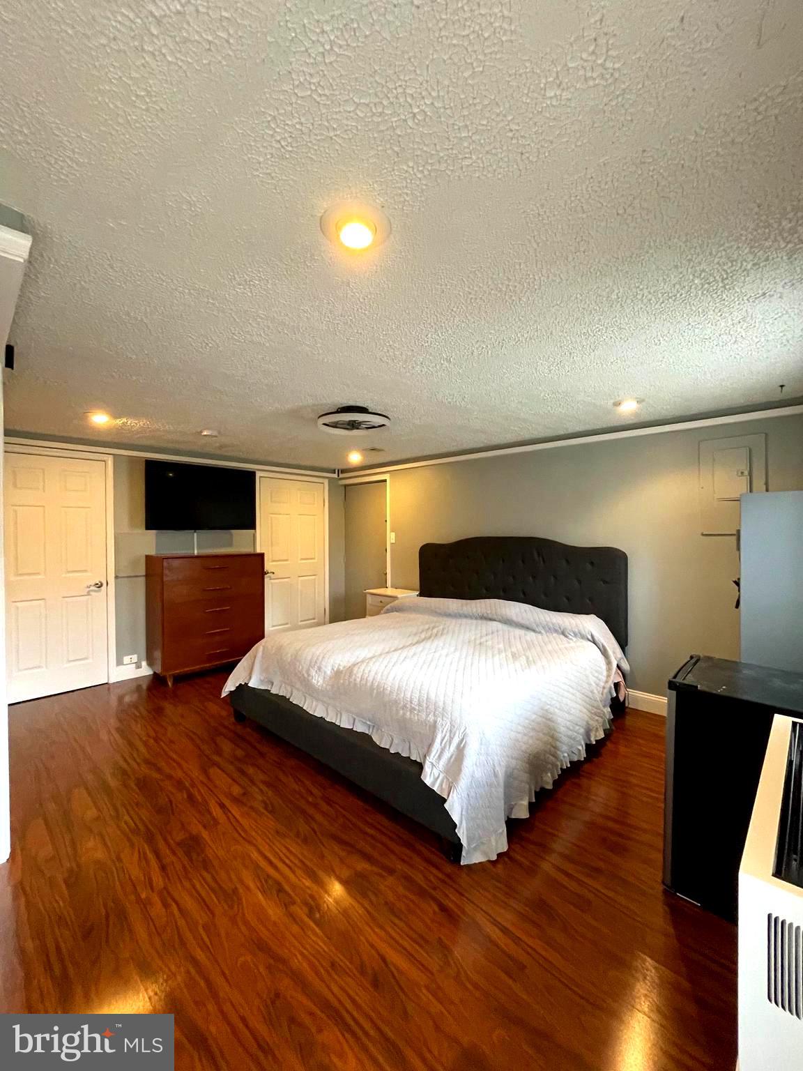 BROOKESIDE - Residential