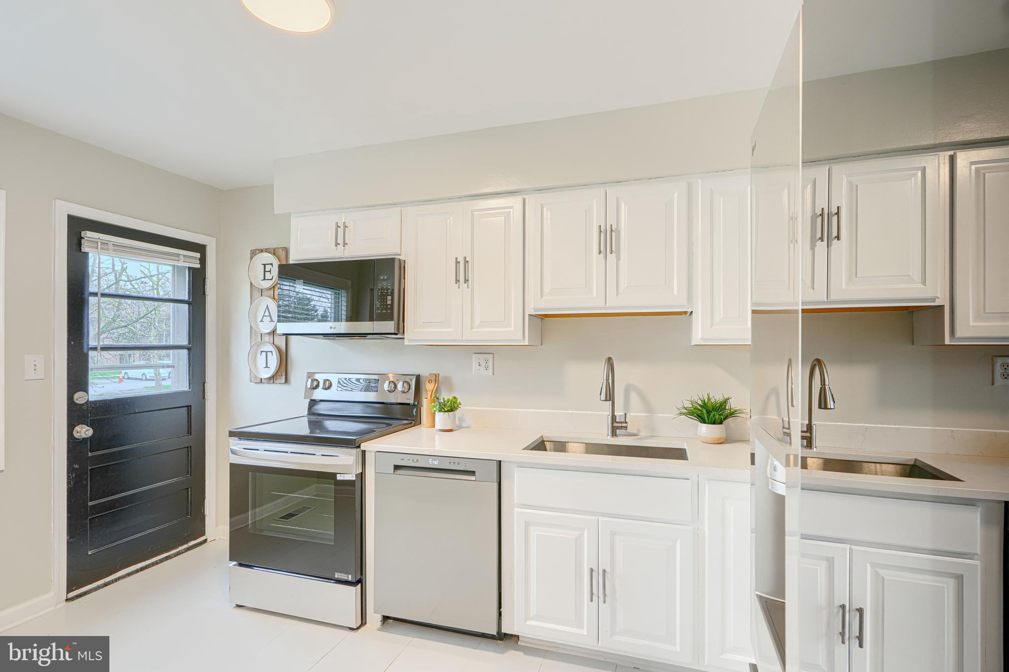 COUNTRY RIDGE - Residential