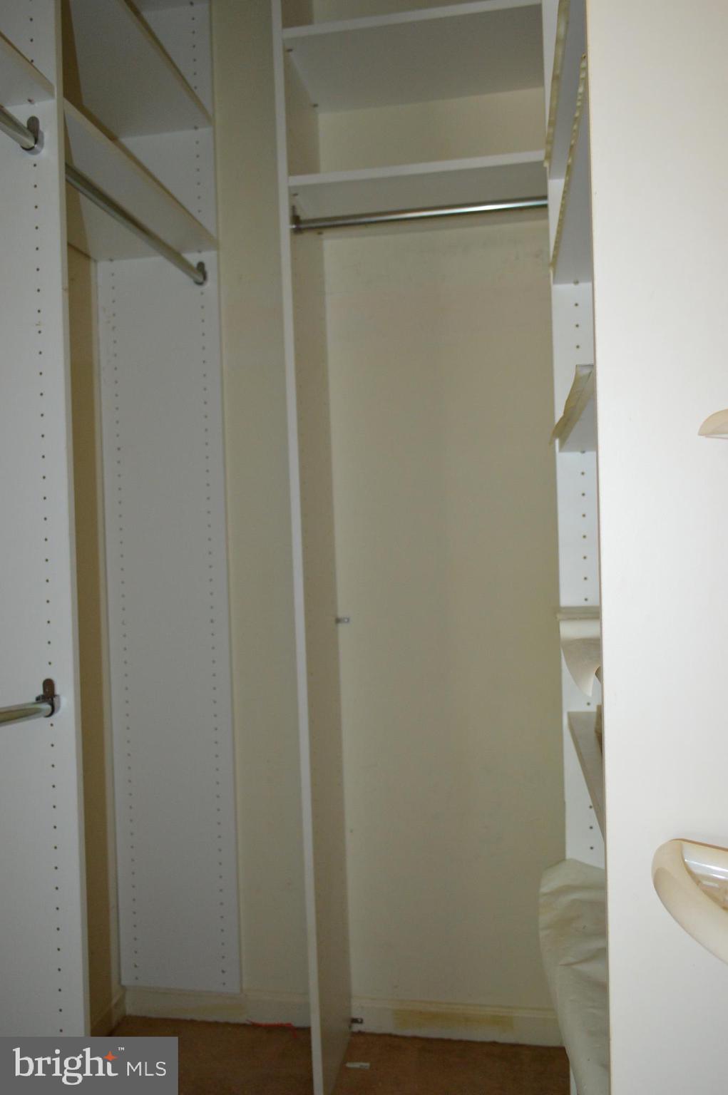 PARKWAY SQUARE - Residential