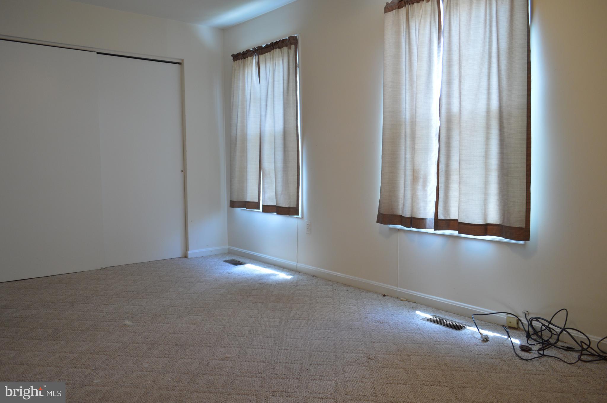 PARKWAY SQUARE - Residential