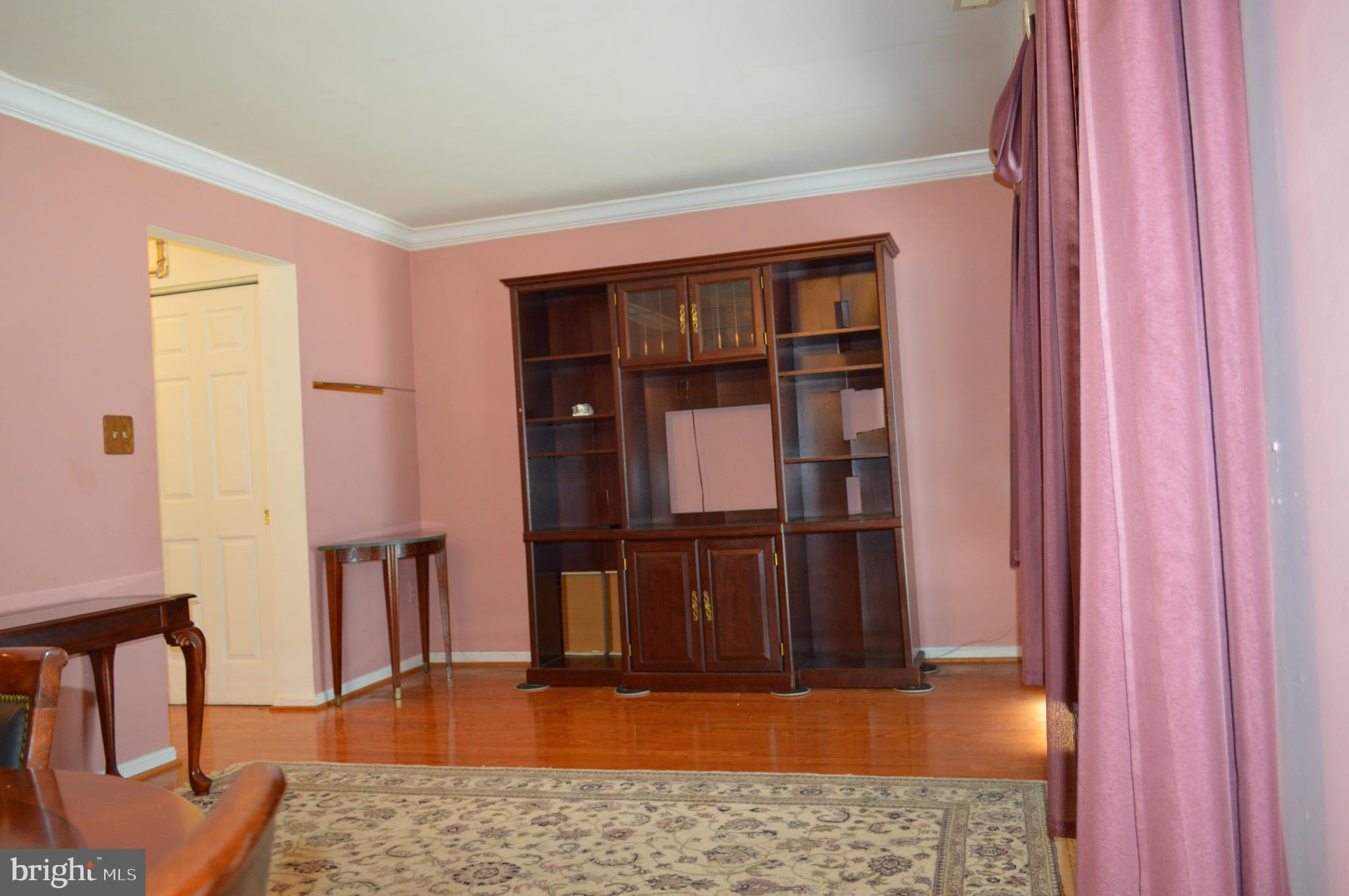 PARKWAY SQUARE - Residential