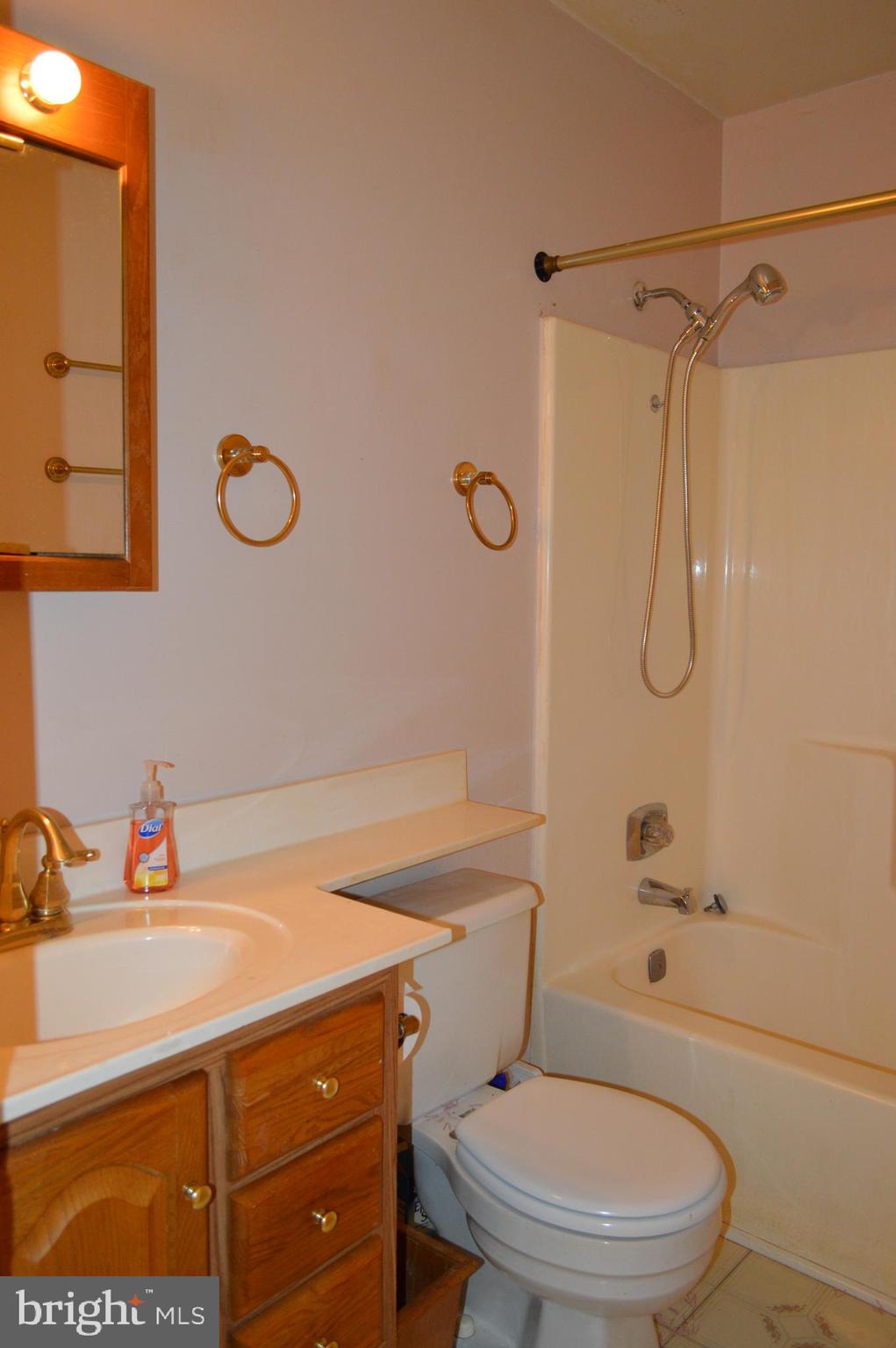 PARKWAY SQUARE - Residential