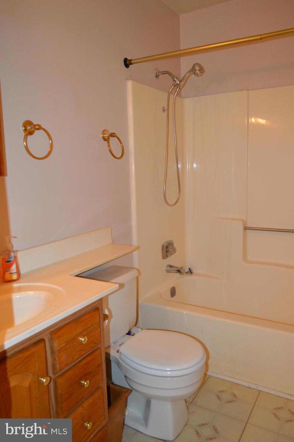 PARKWAY SQUARE - Residential