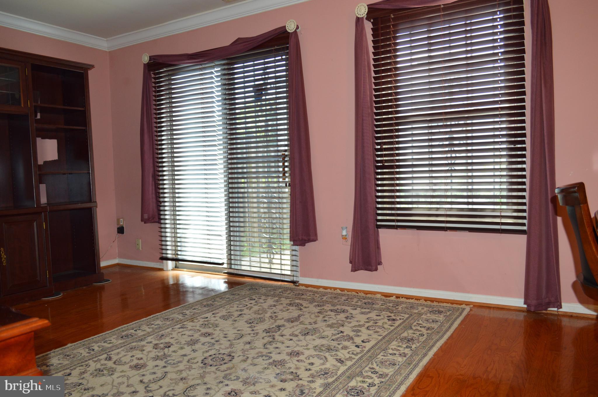 PARKWAY SQUARE - Residential