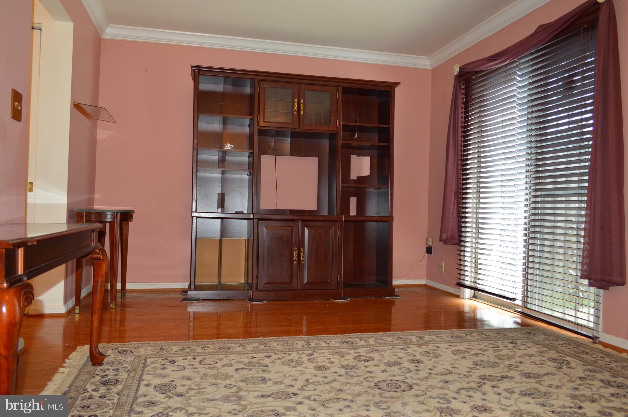 PARKWAY SQUARE - Residential