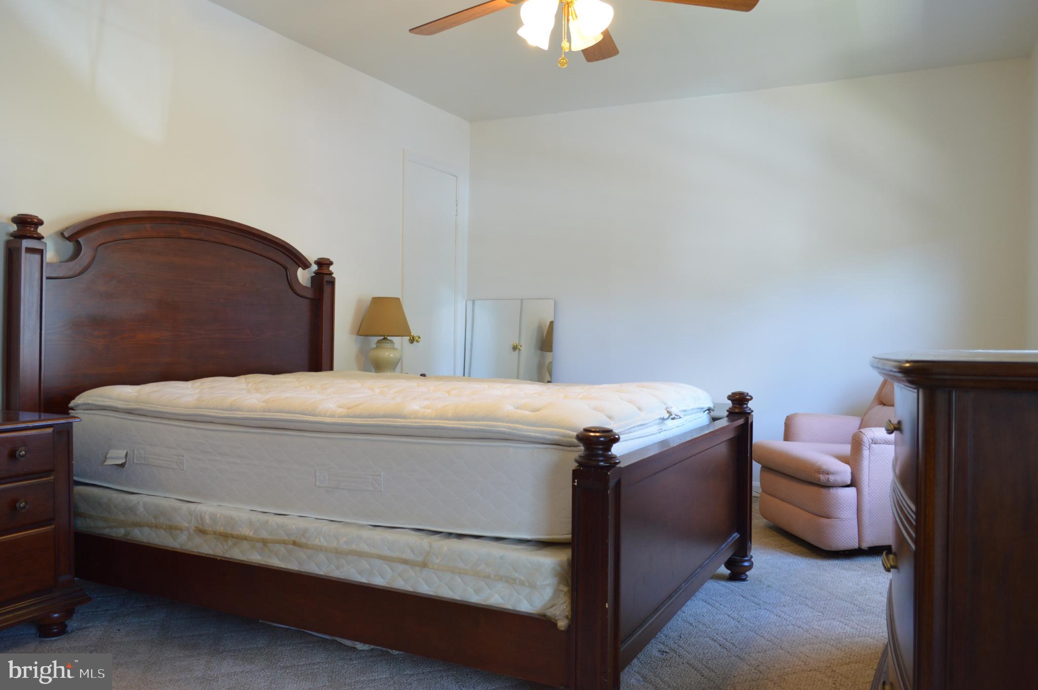 PARKWAY SQUARE - Residential