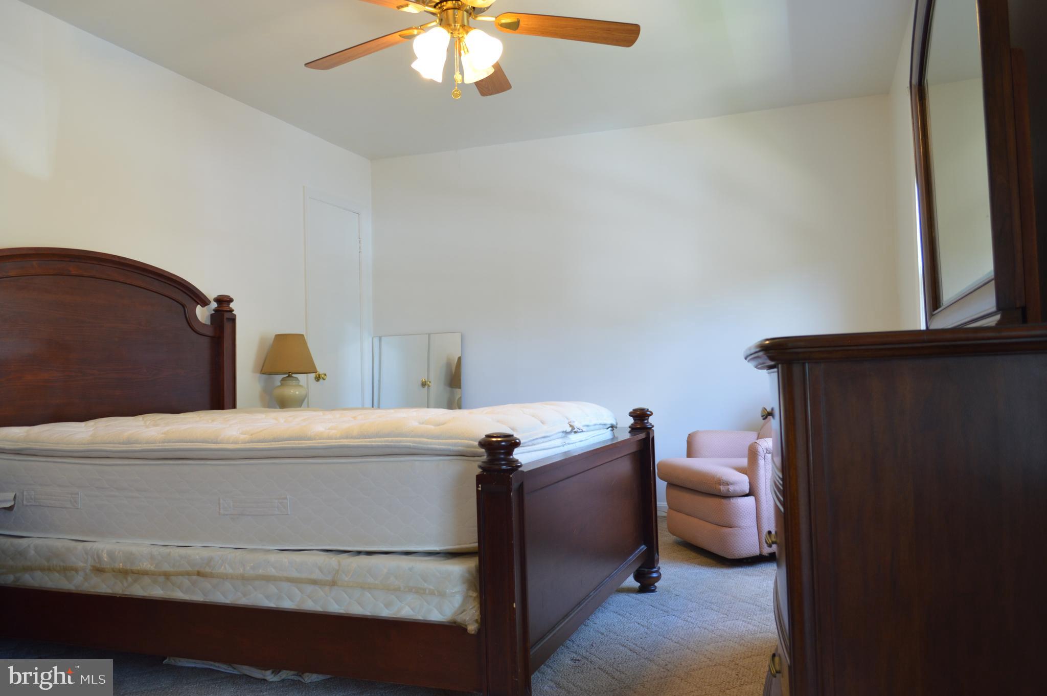 PARKWAY SQUARE - Residential