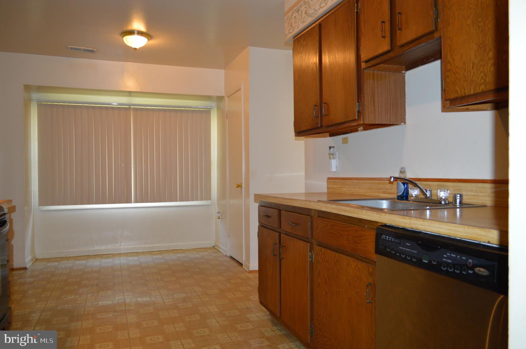 PARKWAY SQUARE - Residential