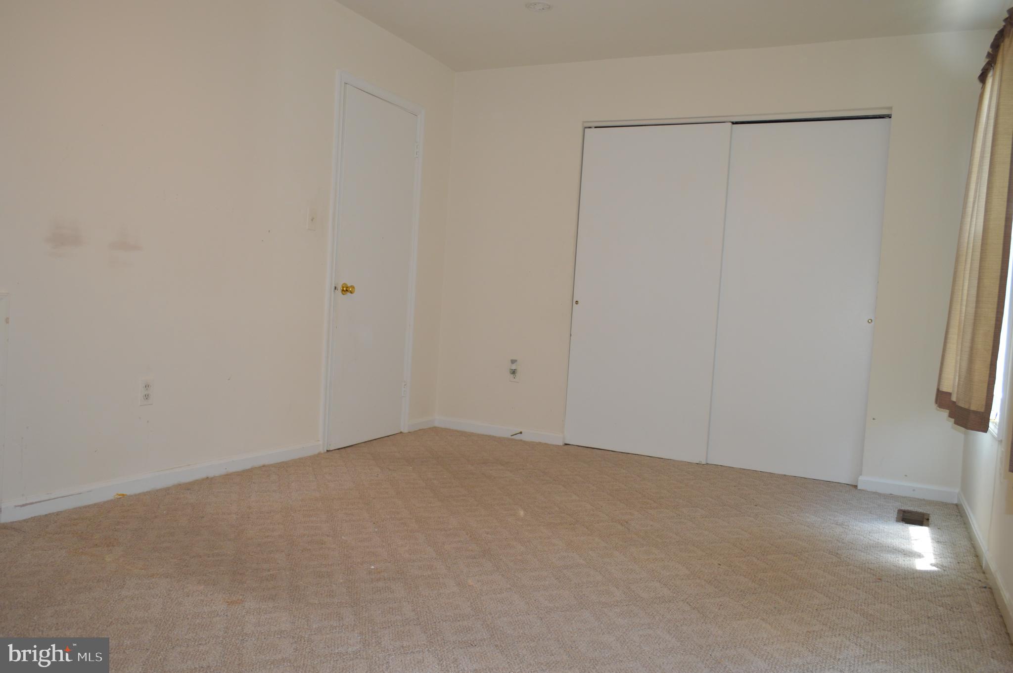 PARKWAY SQUARE - Residential