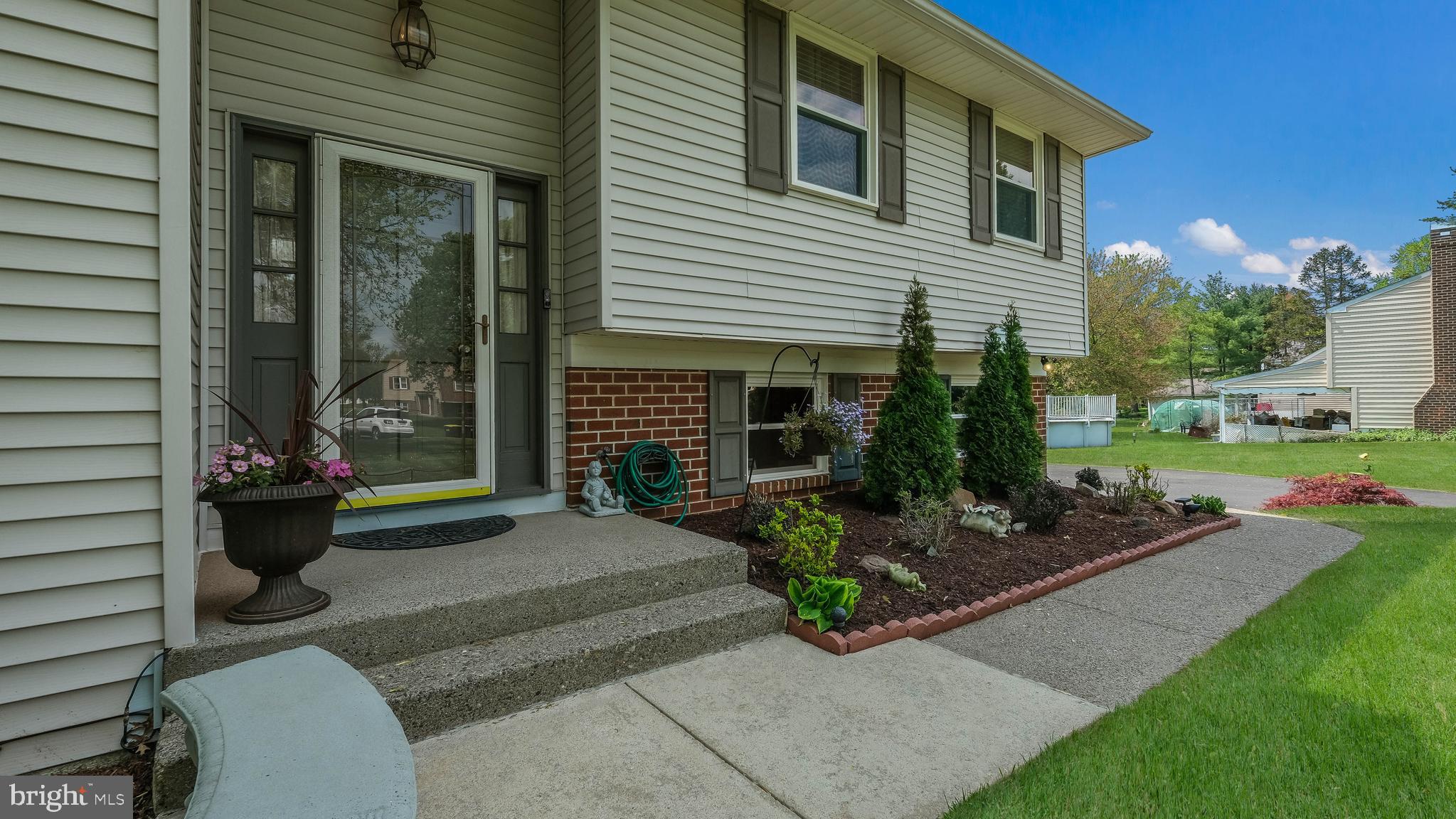 105 AZALEA PLACE