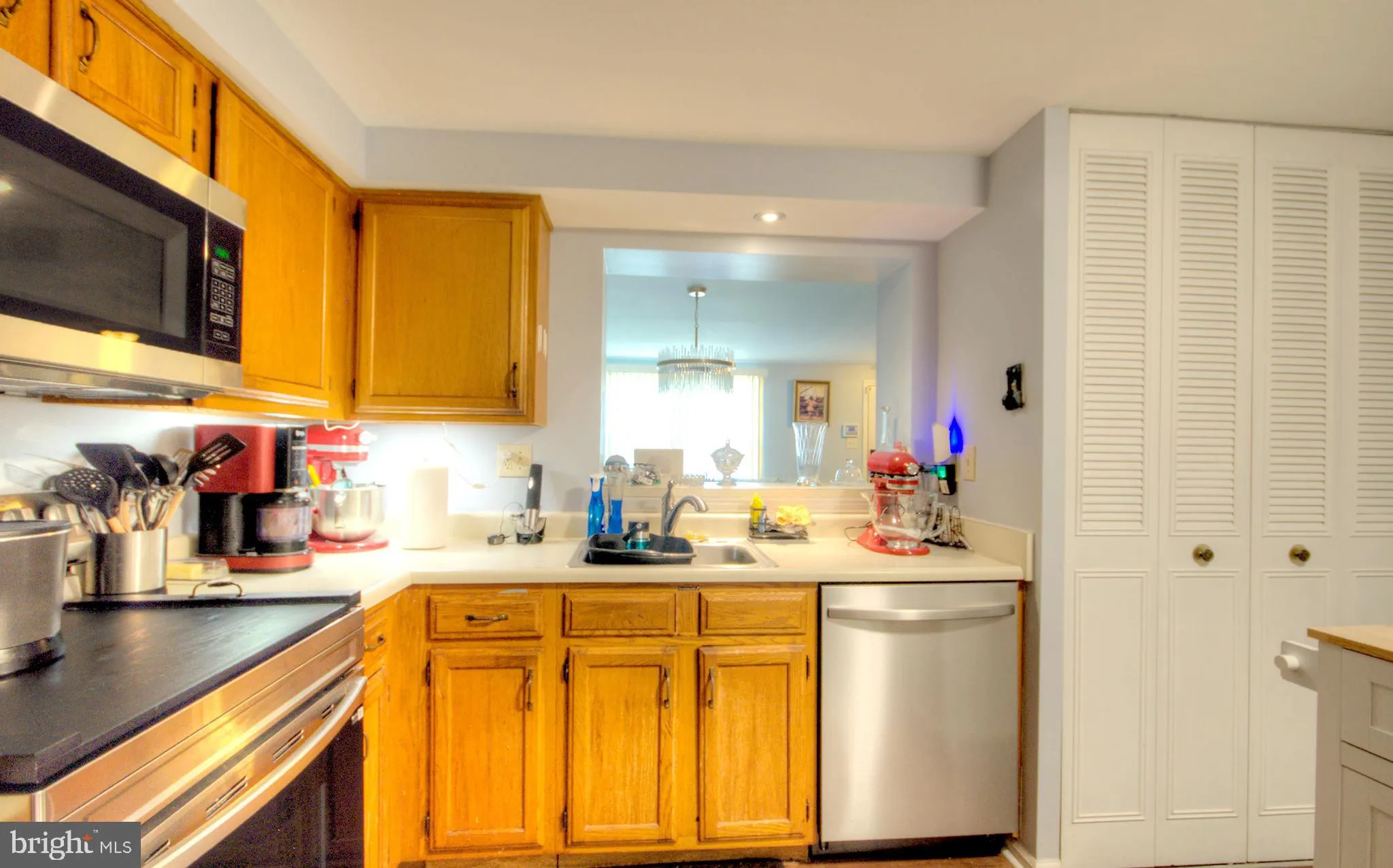 Sicklerville, New Jersey 08081, United States, 3 Bedrooms Bedrooms, ,2 BathroomsBathrooms,Residential,Pending,200873