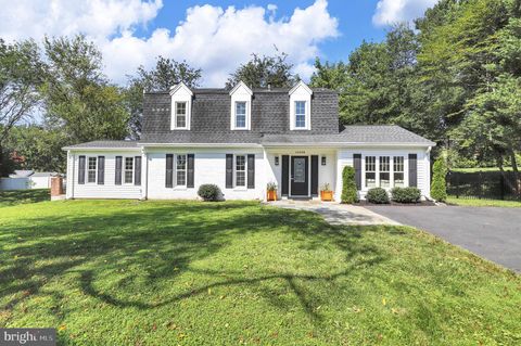 Photo of 16908 Freedom Way, ROCKVILLE, MD 20853 (MLS # MDMC2218250)