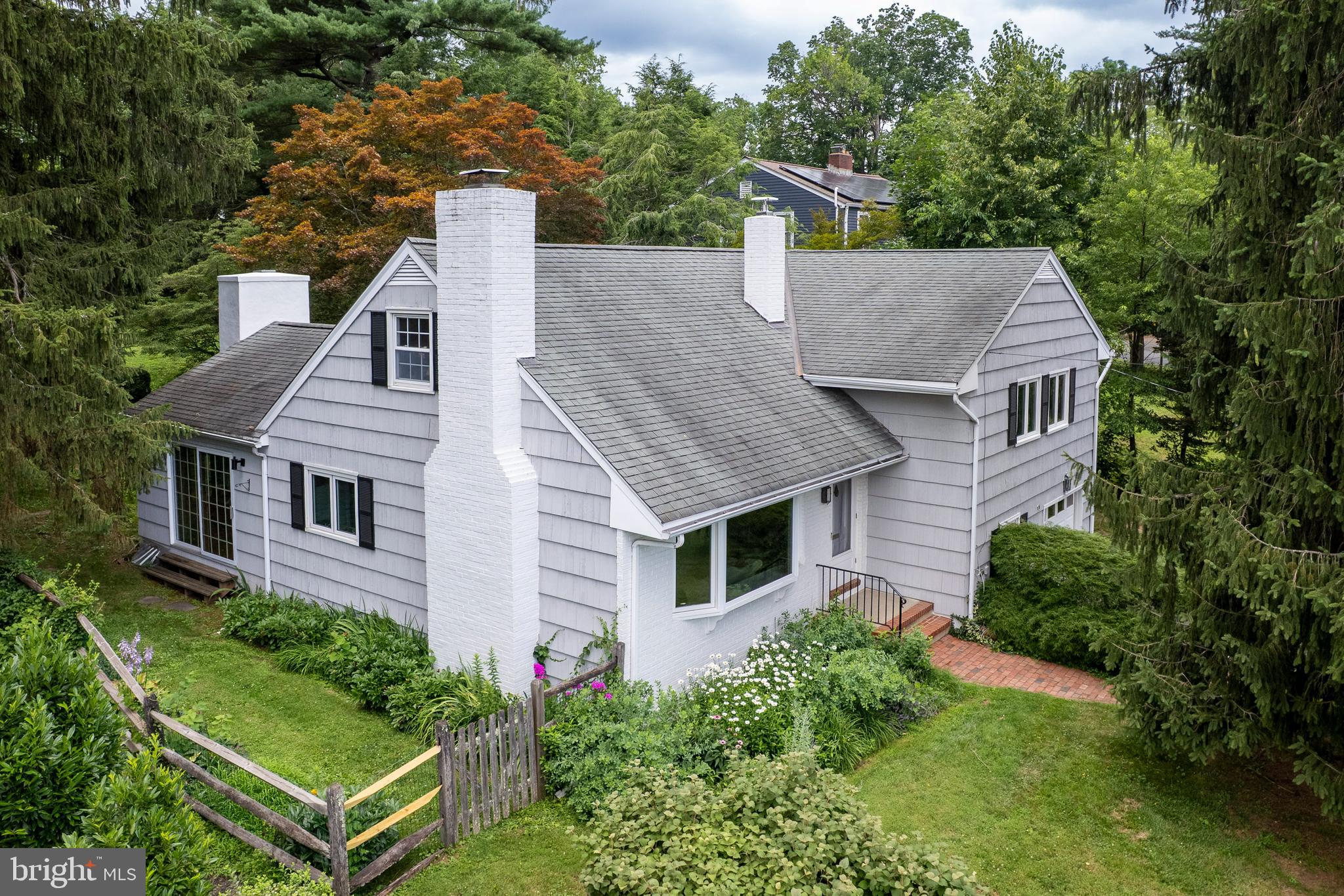 11 GRANDVIEW AVENUE