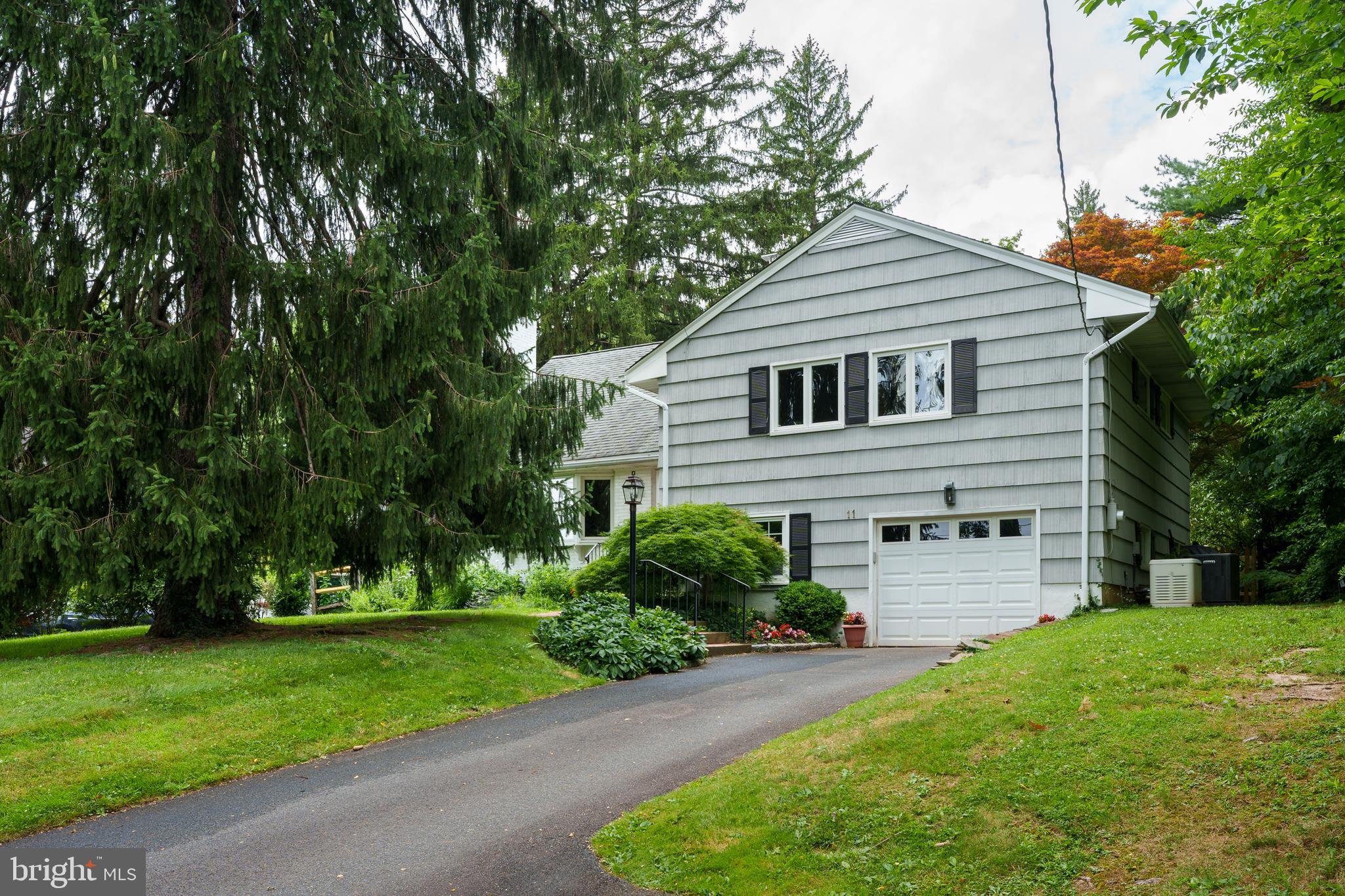11 GRANDVIEW AVENUE