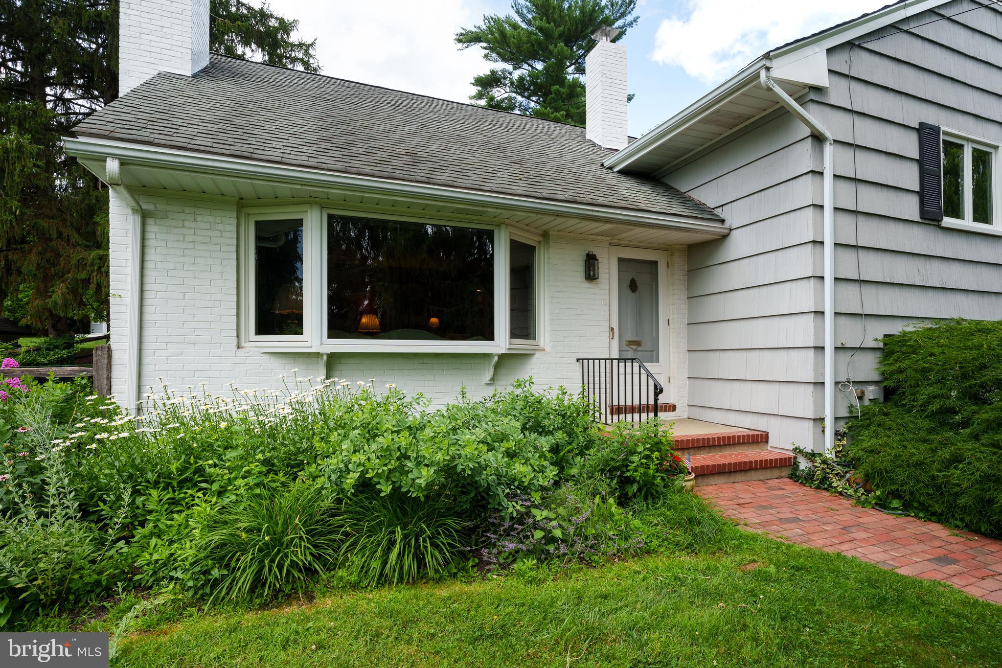 11 GRANDVIEW AVENUE