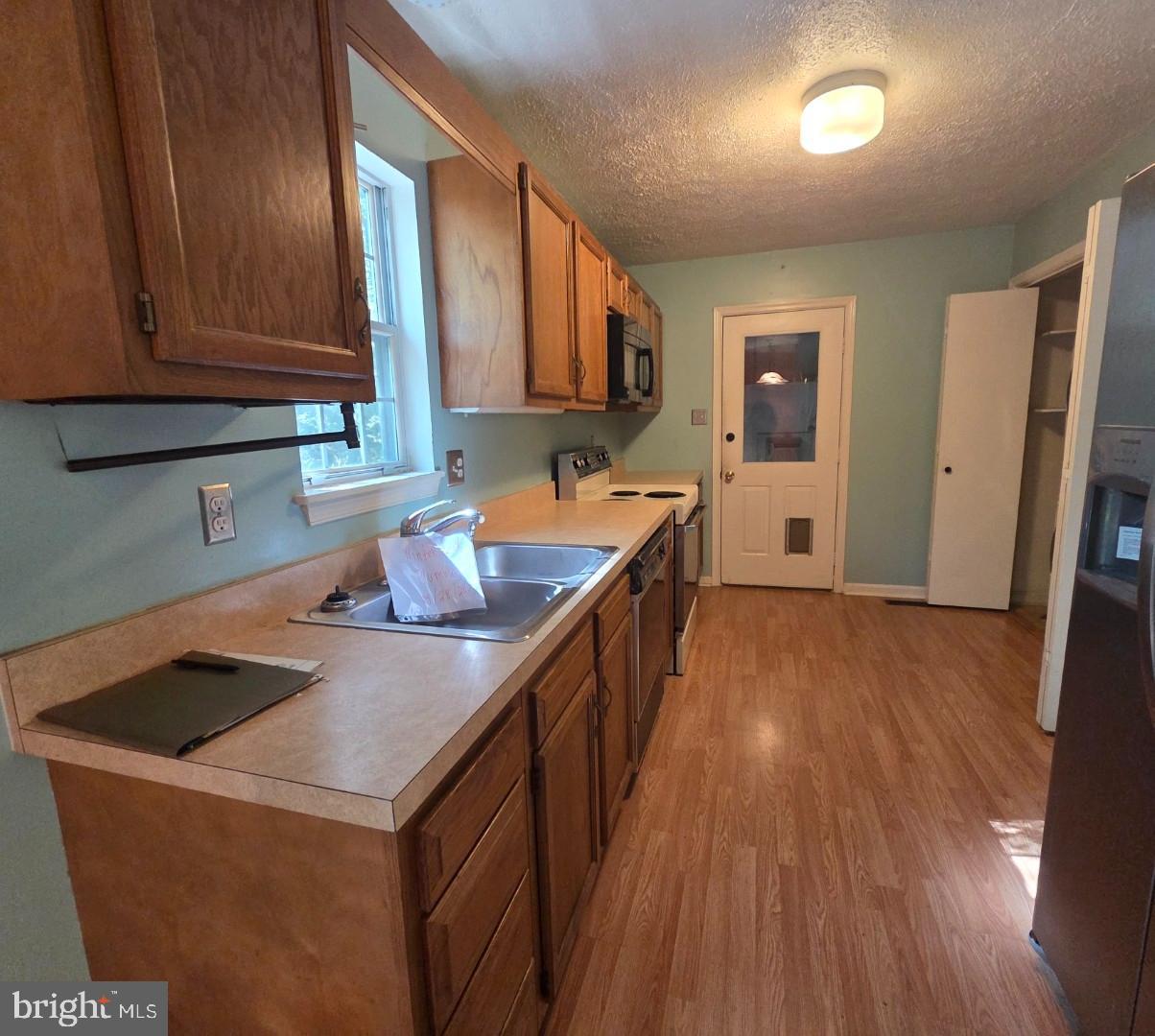 COUNTRY LAKES - Residential