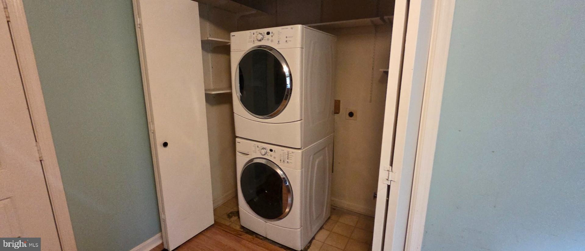 COUNTRY LAKES - Residential