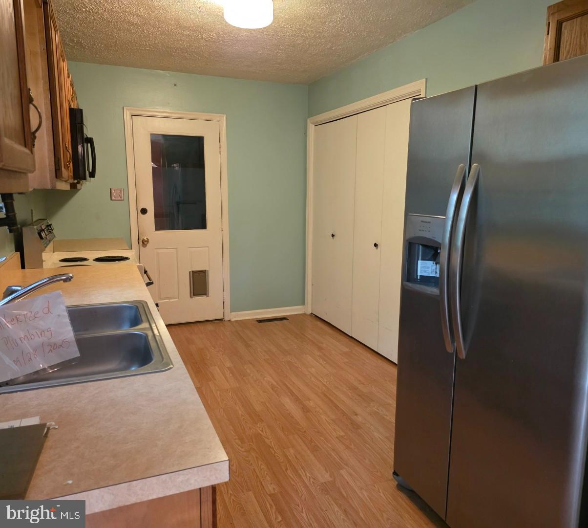 COUNTRY LAKES - Residential