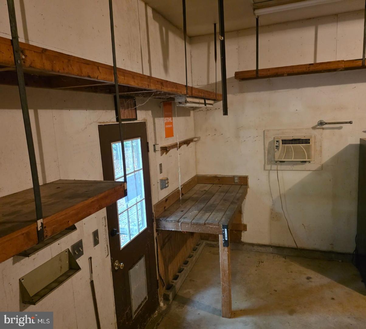 COUNTRY LAKES - Residential