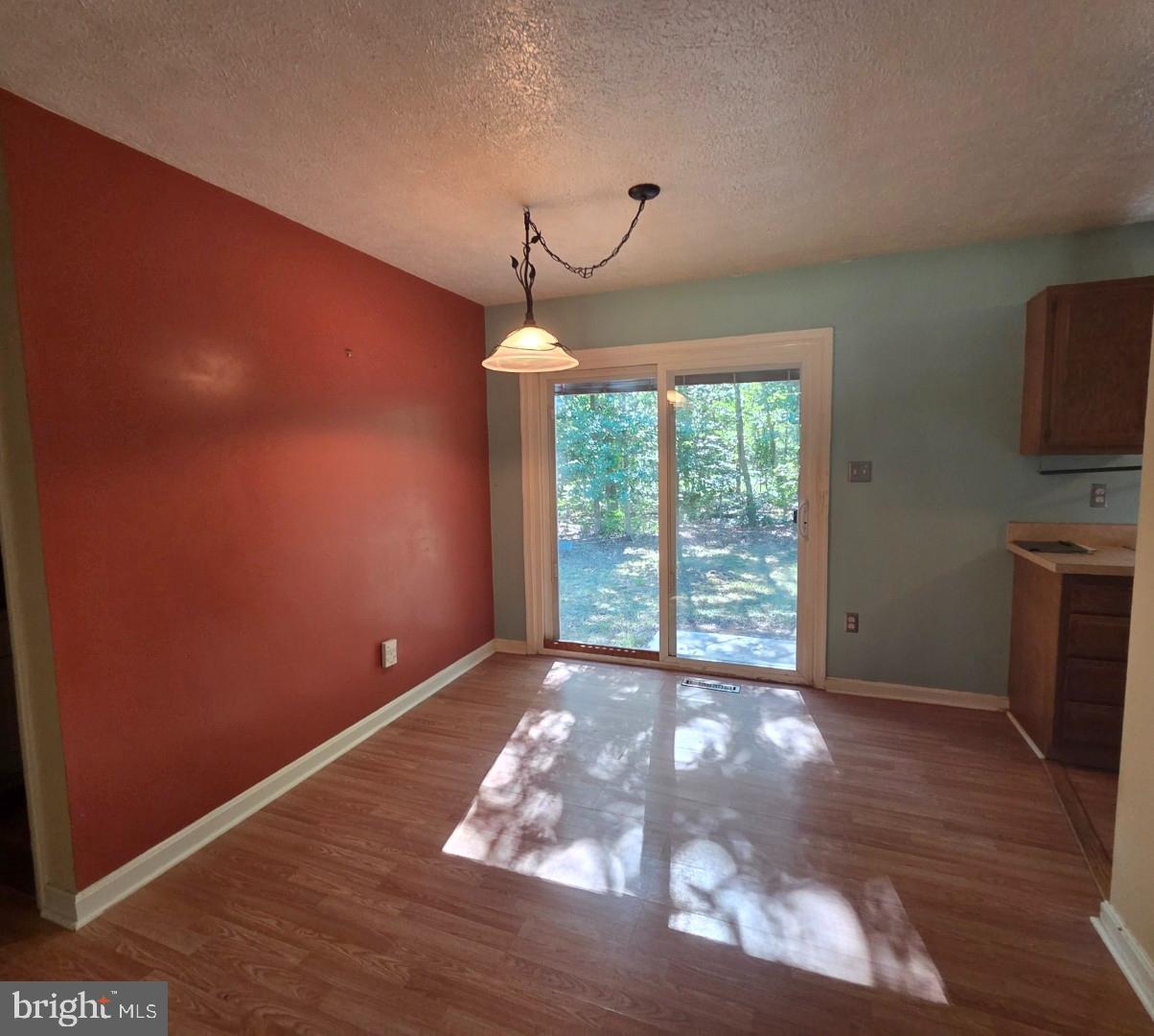 COUNTRY LAKES - Residential