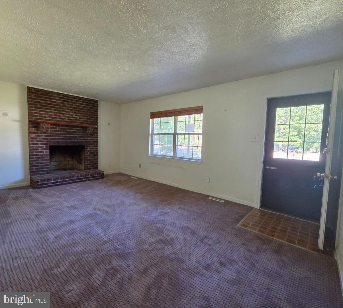 COUNTRY LAKES - Residential