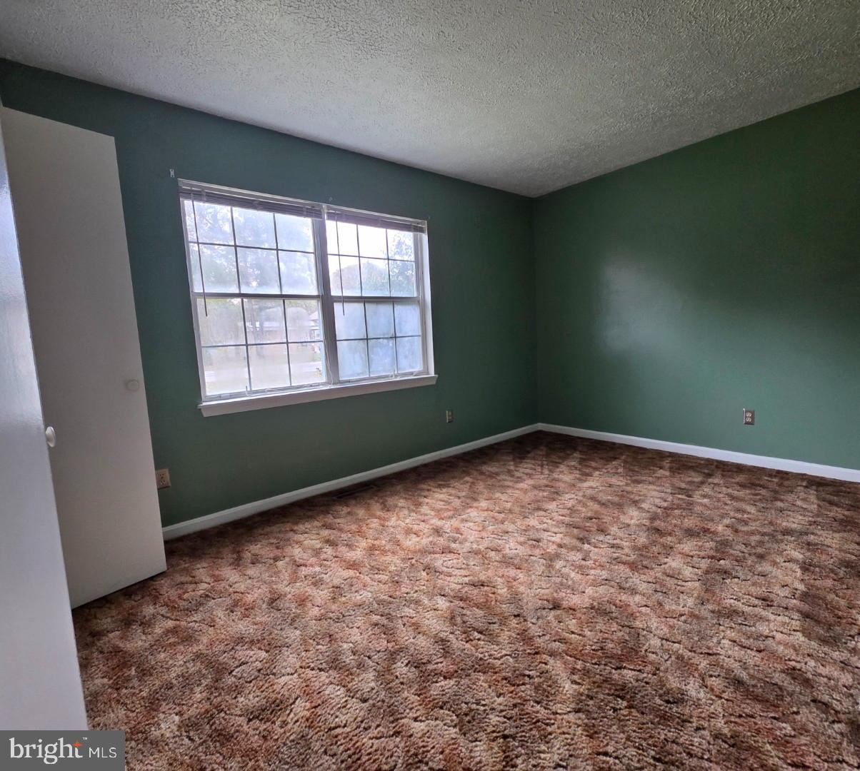 COUNTRY LAKES - Residential