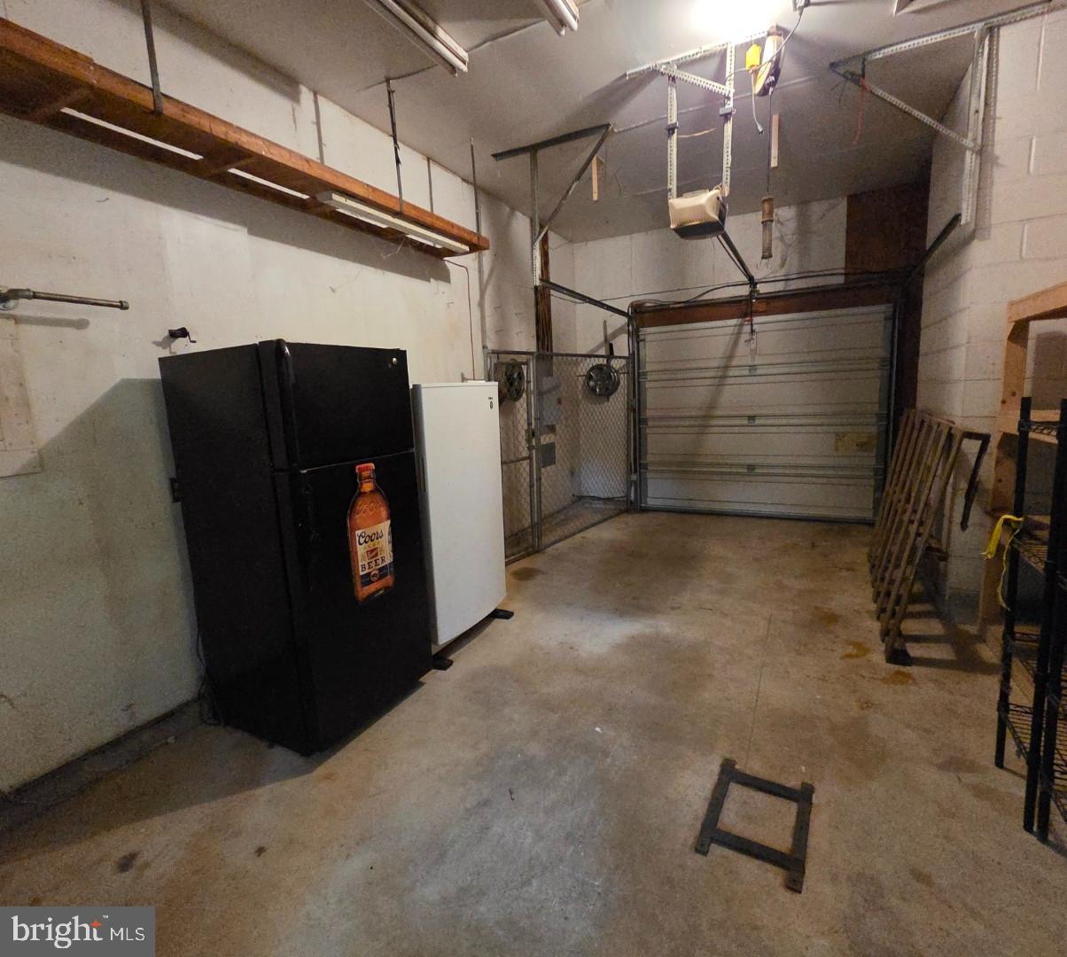 COUNTRY LAKES - Residential