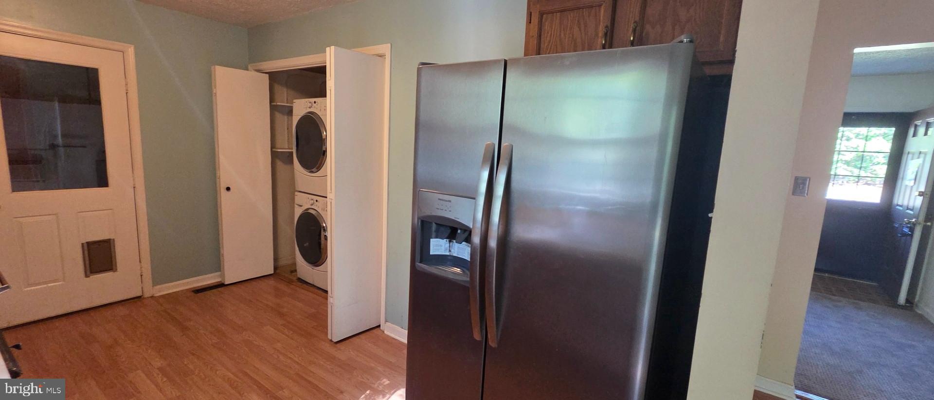 COUNTRY LAKES - Residential