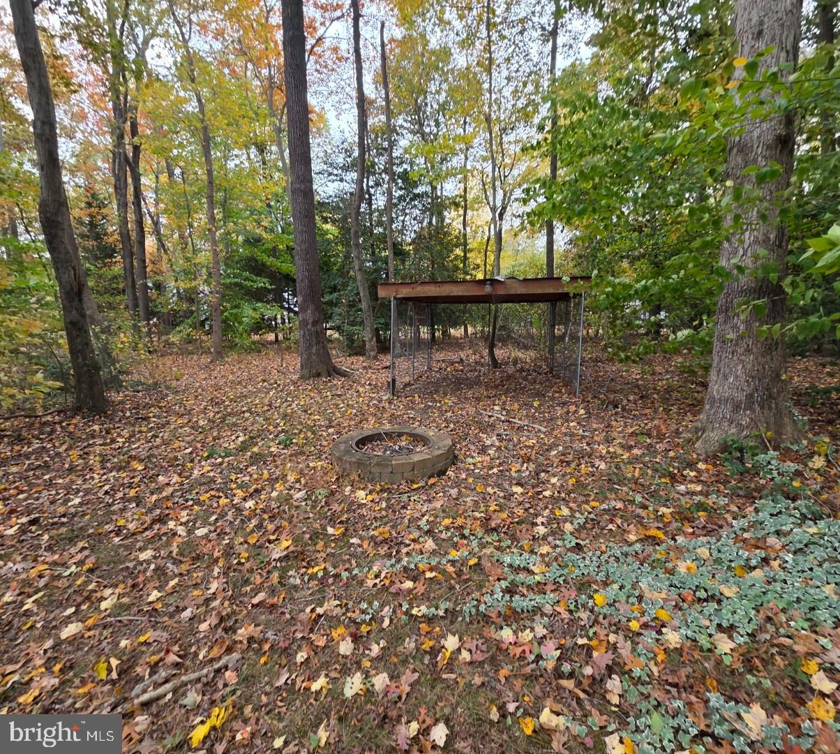 COUNTRY LAKES - Residential