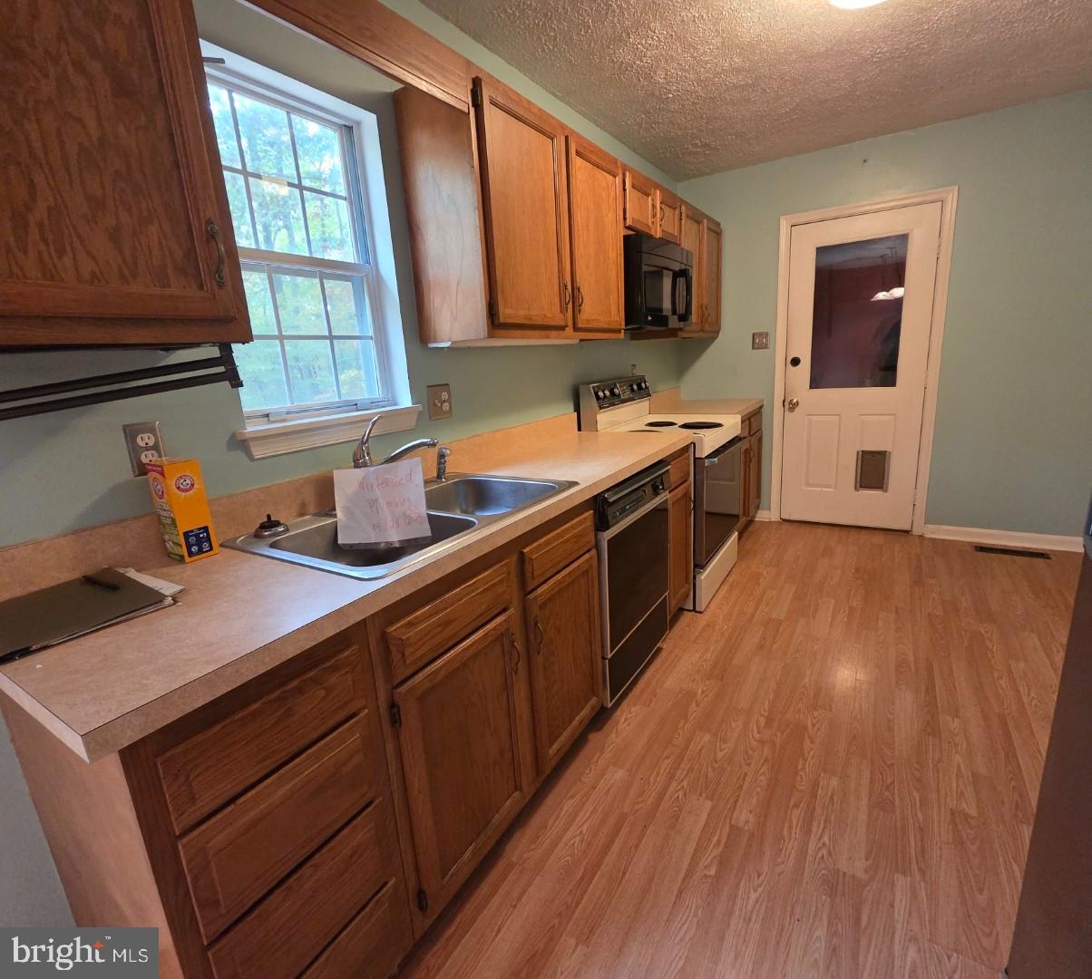 COUNTRY LAKES - Residential